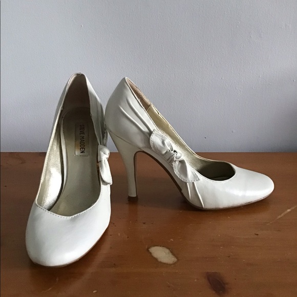 STEVE MADDEN Bone Leather Pump - Picture 3 of 3